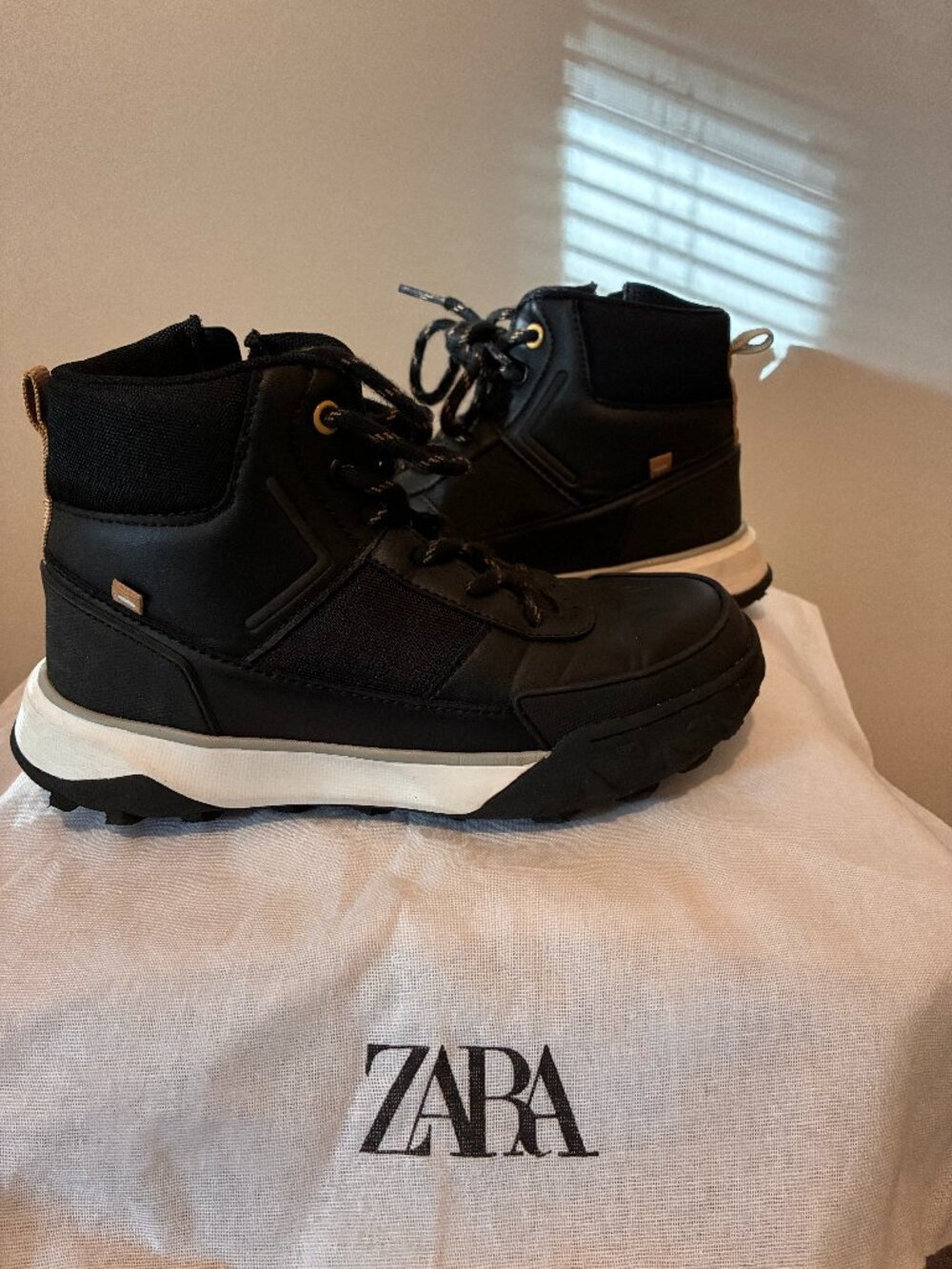 Zara Kids Black High Top Lace Up Sneakers Boots EU 33
